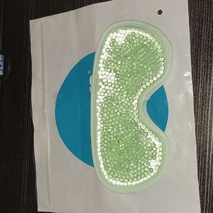 Cooling gel eye mask